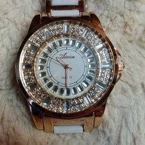 Brand new ladies quartz watch.